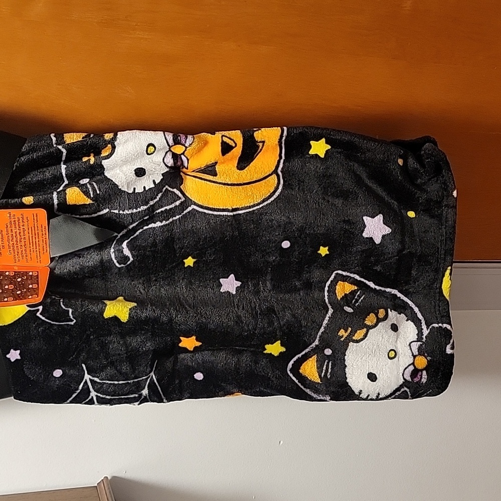 Hello Kitty Holloween Throw Vkanket - Picture 7 of 7
